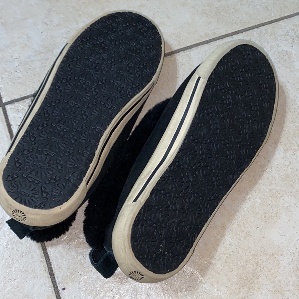 UGG Rylan Slippers - Picture 5 of 8